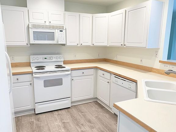 3rd image of 5225 238th Ln SE #112