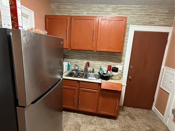 5th image of 14520 Dover Ave