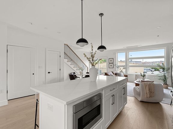 4th image of 9 Franklin St #2