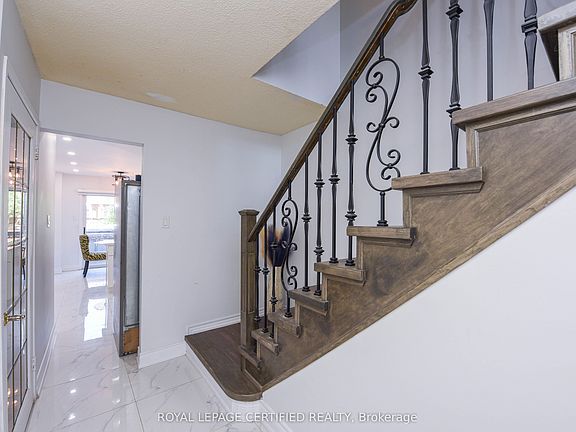 2nd image of 6037 Clover Ridge Cres