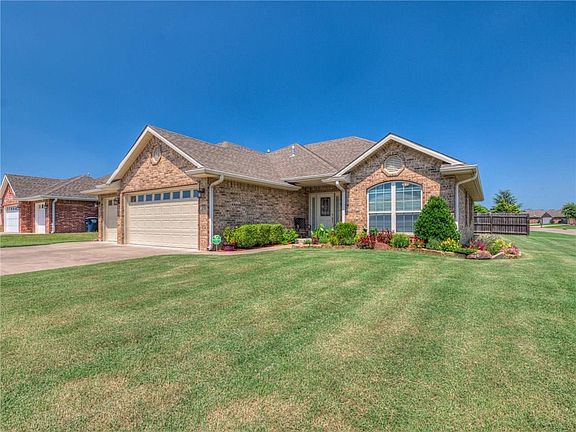 2nd image of 2301 Crooked Oak Ct