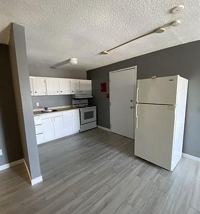 4th image of 9 Prince Edward St #10618783