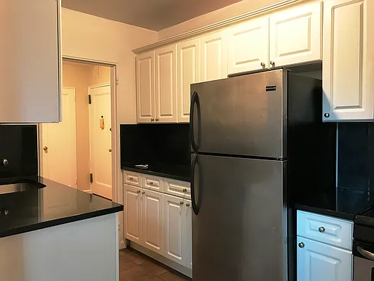 Rented by Prime Realty | media 10