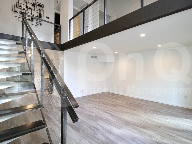 6925 E 4th St #10 — Photo 8