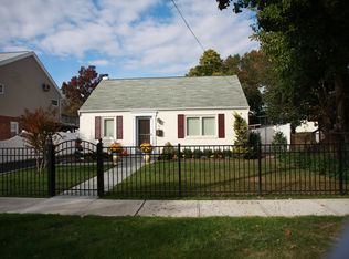 26 Woolsey Avenue, Glen Cove, NY 11542