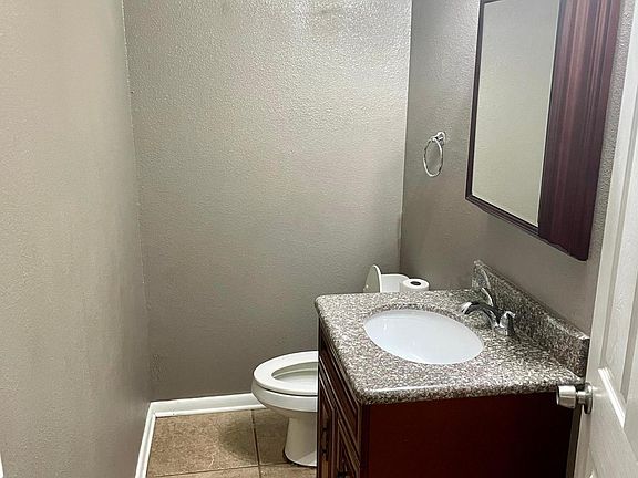 3rd image of 4215 Forest Blvd