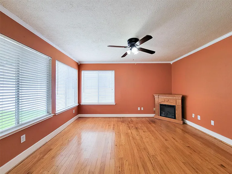 9607 Farrell Dr — Photo 10
