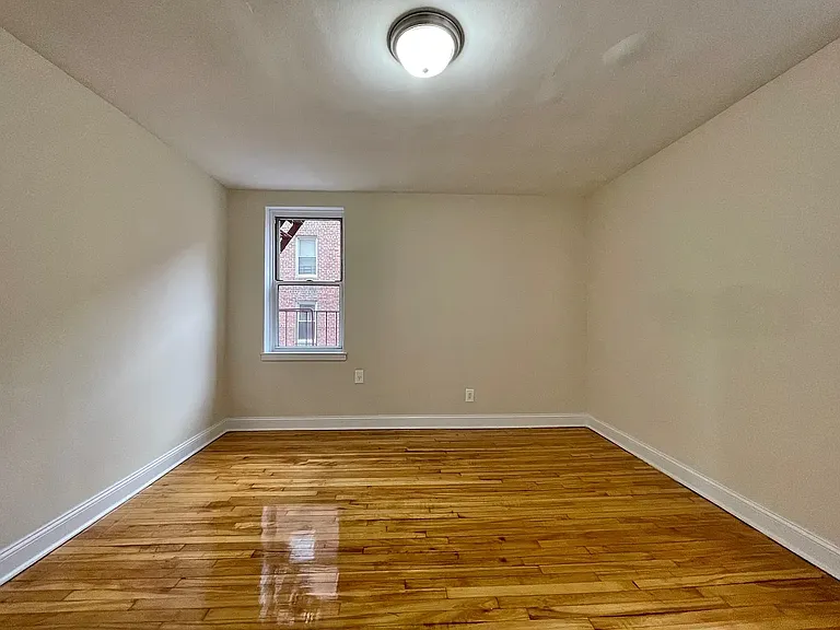 14336 Barclay Ave #2F — Photo 3