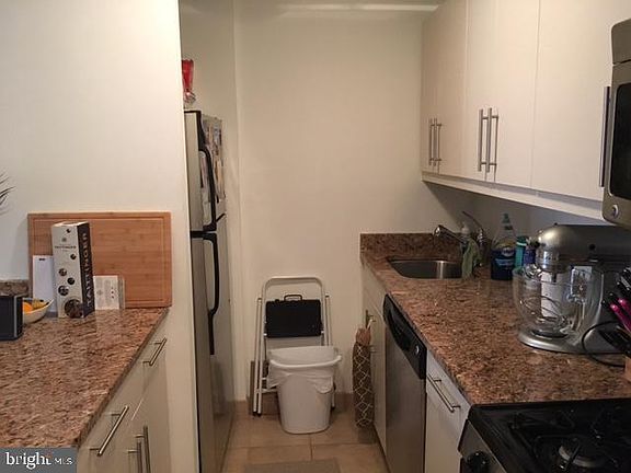 3rd image of 219 S 18th St #1416