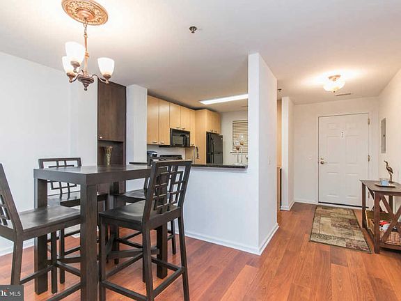 5th image of 2 Leverington Ave #40