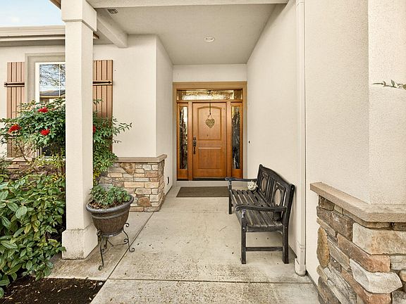 3rd image of 3944 Crystal Springs Dr
