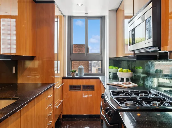 347 West 57th Street 32A image 3 of 13