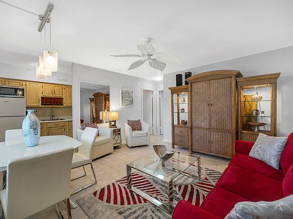3rd image of 235 Seaview Ct APT B2