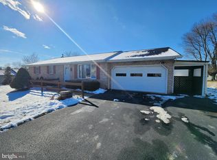 12 Hemlock Cir, Elizabethtown, PA 17022