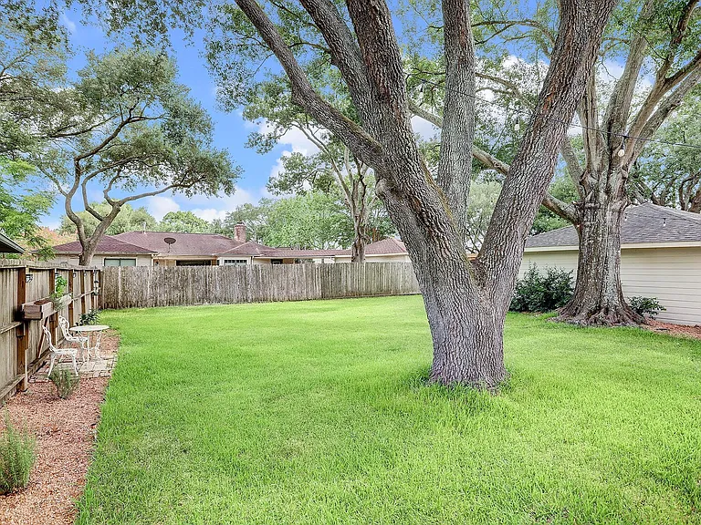 12523 Briar Forest Dr — Photo 43
