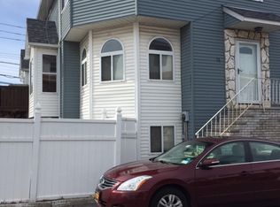 76 Country Dr S, Staten Island, NY 10314