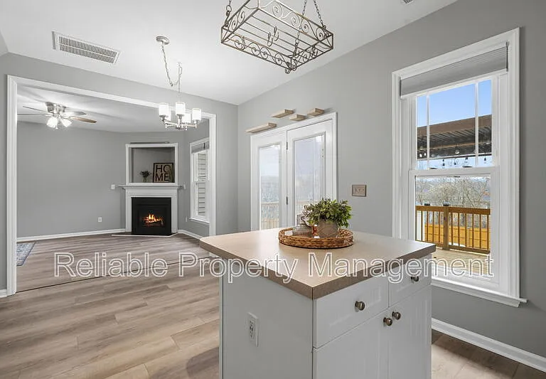 156 Haywood Ln — Photo 22