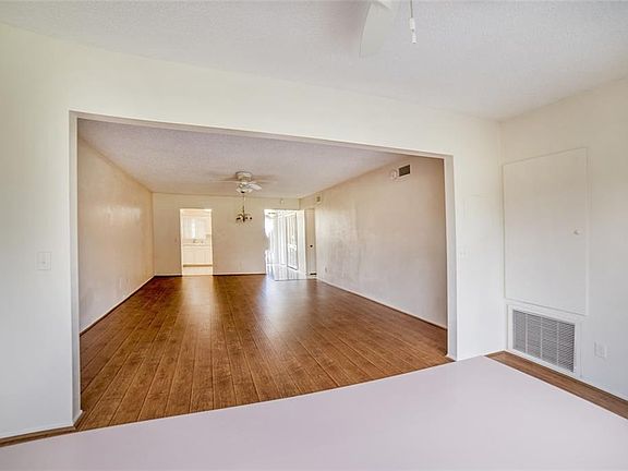 5th image of 2410 Franciscan Dr APT 10
