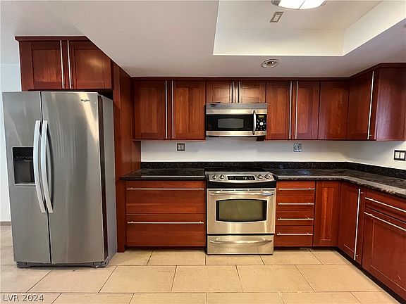 2nd image of 4928 Calle Del Cajon
