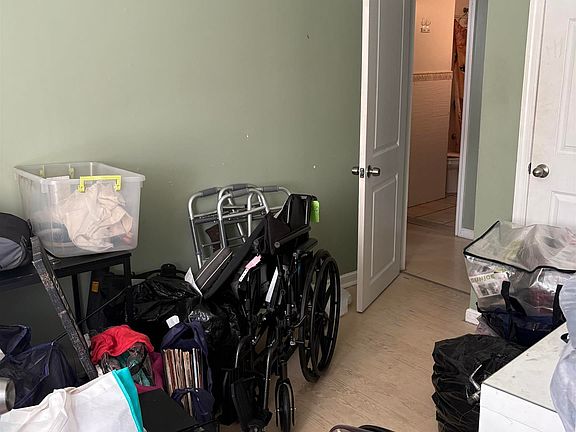 4th image of 2222 Murray Ave