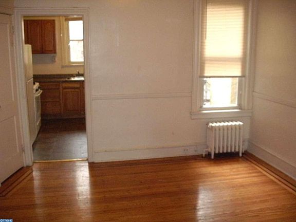 2nd image of 5916 N Franklin St
