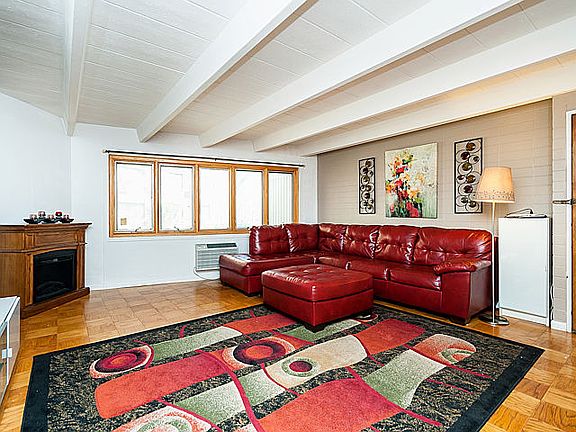 3rd image of 1138 W Lunt Ave APT 1B