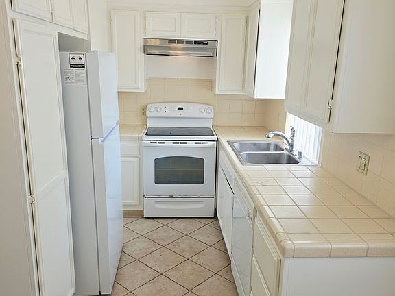 5th image of 12835 Kling St APT 107