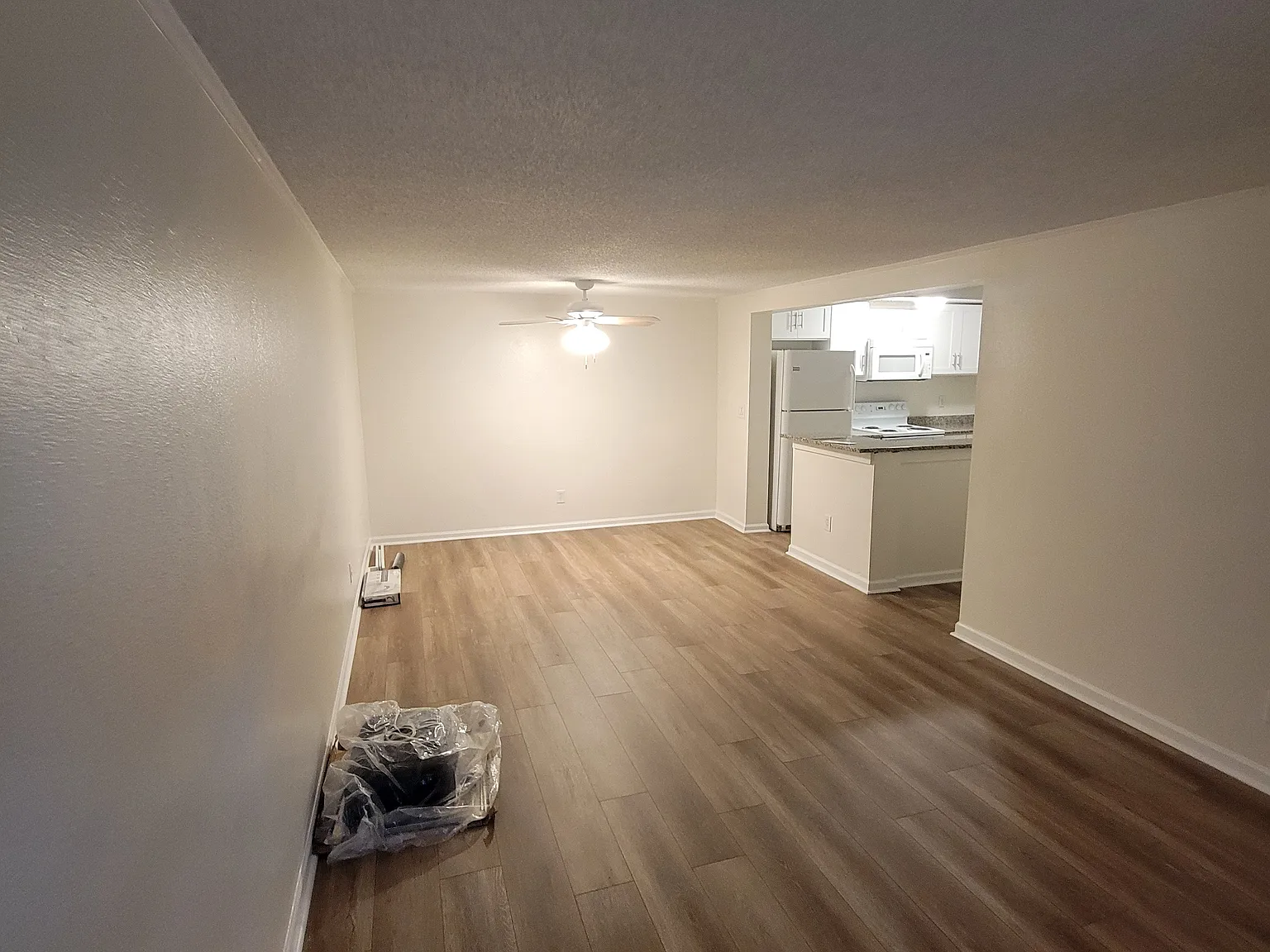 2 bed, 828 sqft, $1,600 — Photo 2