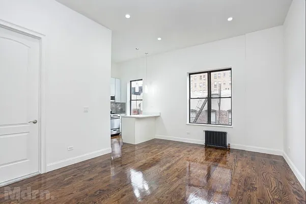 Rented by Mdrn Residential | media 2