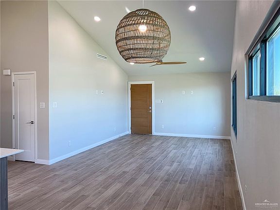 5th image of 1200 E Hibiscus Ave