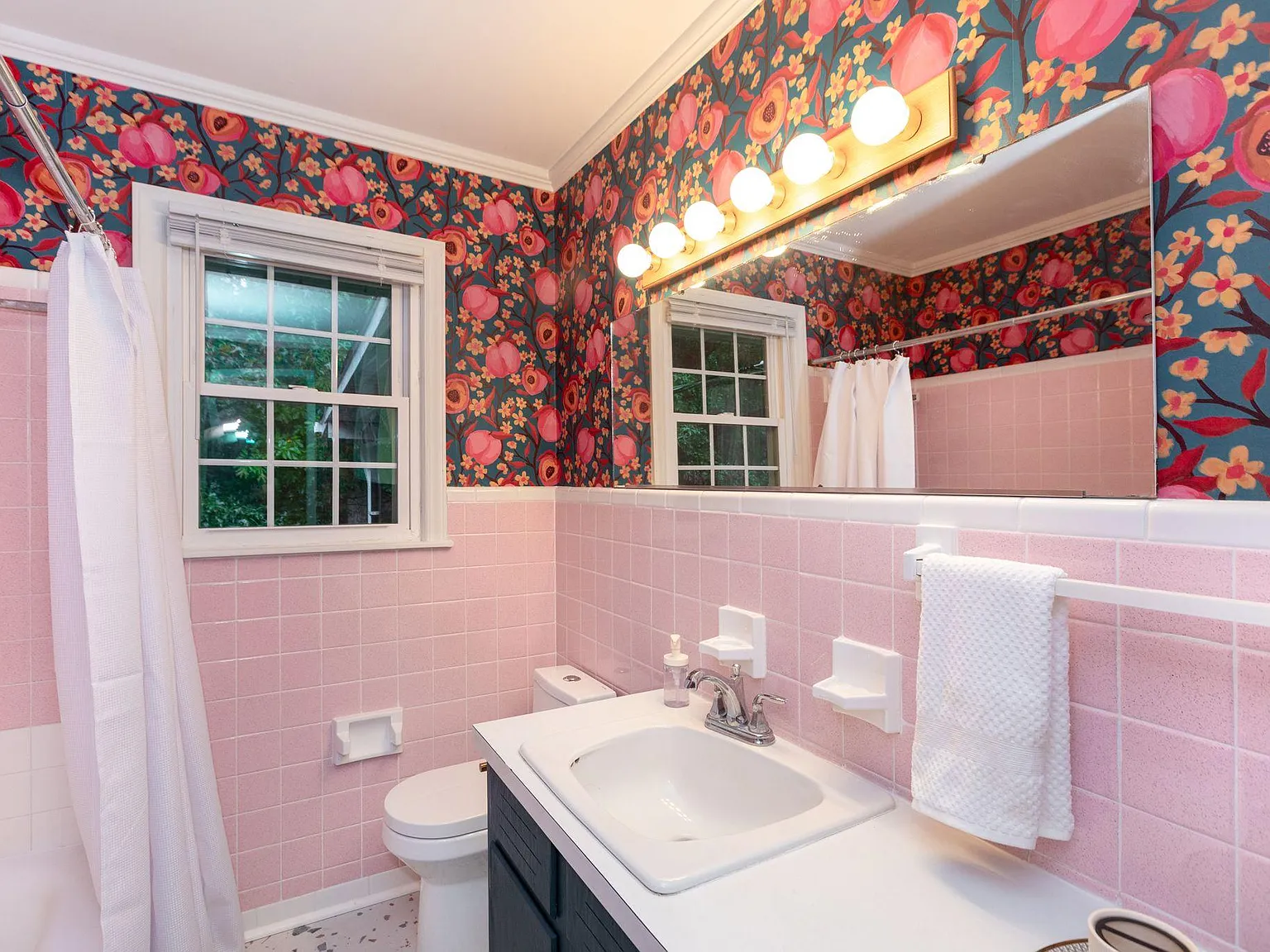 4 bed, 2.0 bath, 1600 sqft, $1,364 — Photo 3