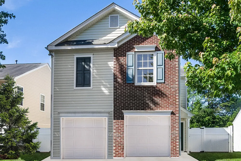 3 bed, 2.5 bath, 1360 sqft, $1,790 — Photo 1