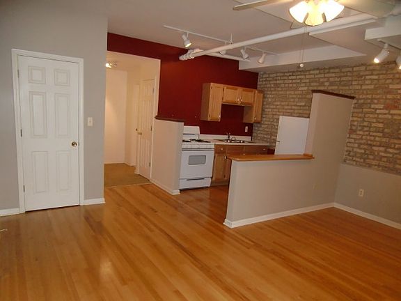 2nd image of 6150 N Winthrop Ave #B4