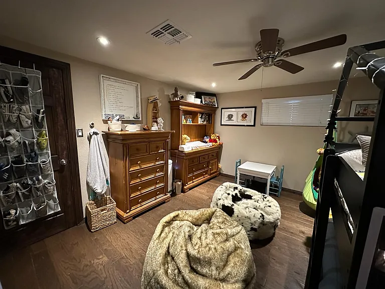 3215 E Sunnyside Ln — Photo 6