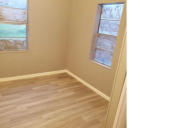 5th image of 1504 N Lincoln Ave