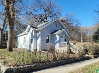 2910 Garretson Ave, Sioux City, IA 51106
