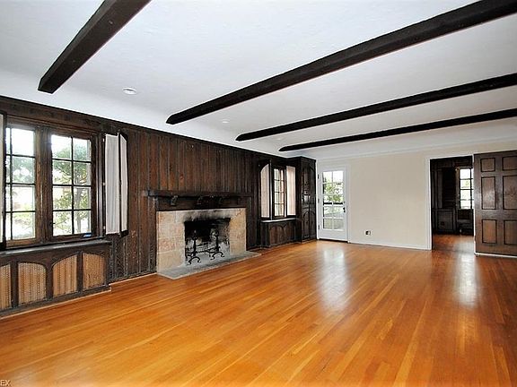 3rd image of 18701 Lomond Blvd