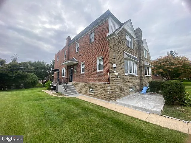 3 bed, 2.5 bath, 1702 sqft, $3,000 — Photo 2