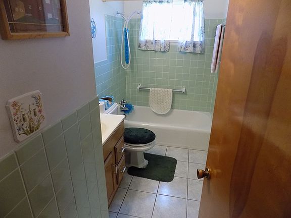 4th image of 42 Dexter Ave