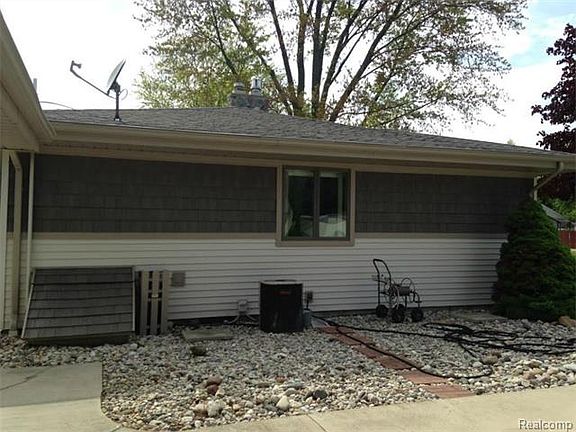 4th image of 5315 N Hillcrest Dr