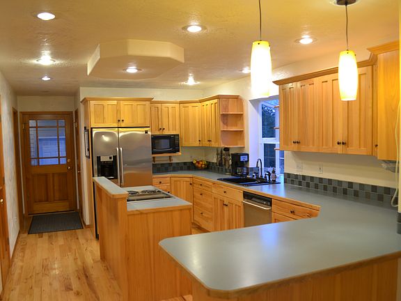 3rd image of 281 SE Harmony Ln