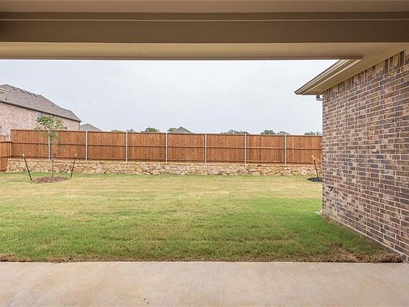 3rd image of 120 Shady Glen Dr