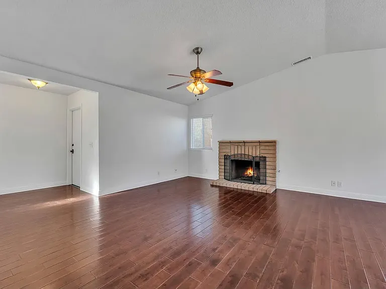 2302 Edam St — Photo 12