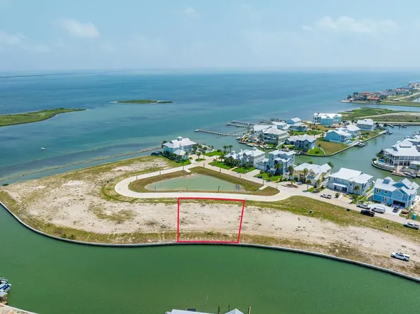 1018 N Isle Dr, Rockport, TX 78382
