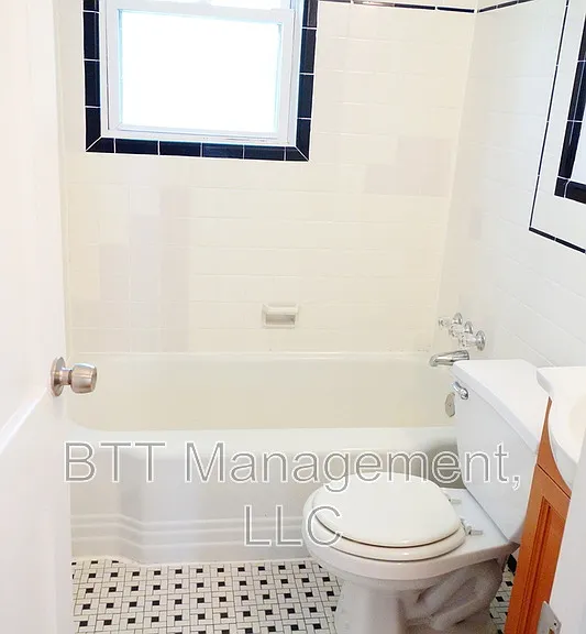 8405 Greenwood Ave #2 — Photo 27