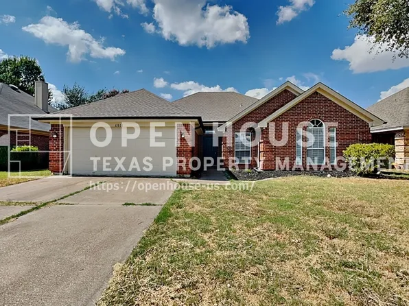 6801 Hadley Dr, North Richland Hills, TX 76182