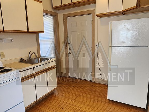 4th image of 418 11th Ave SE #2