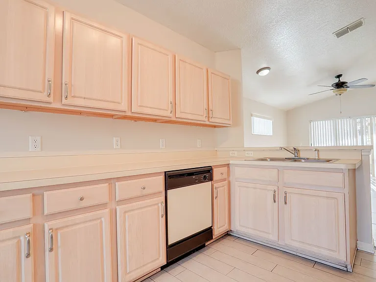 31 Tuscany Pointe Ave — Photo 5