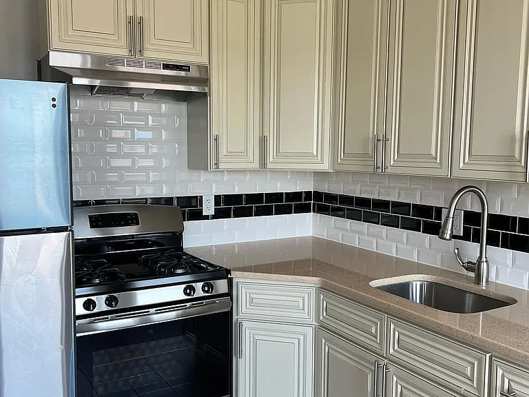 674 Bleecker St — Photo 2