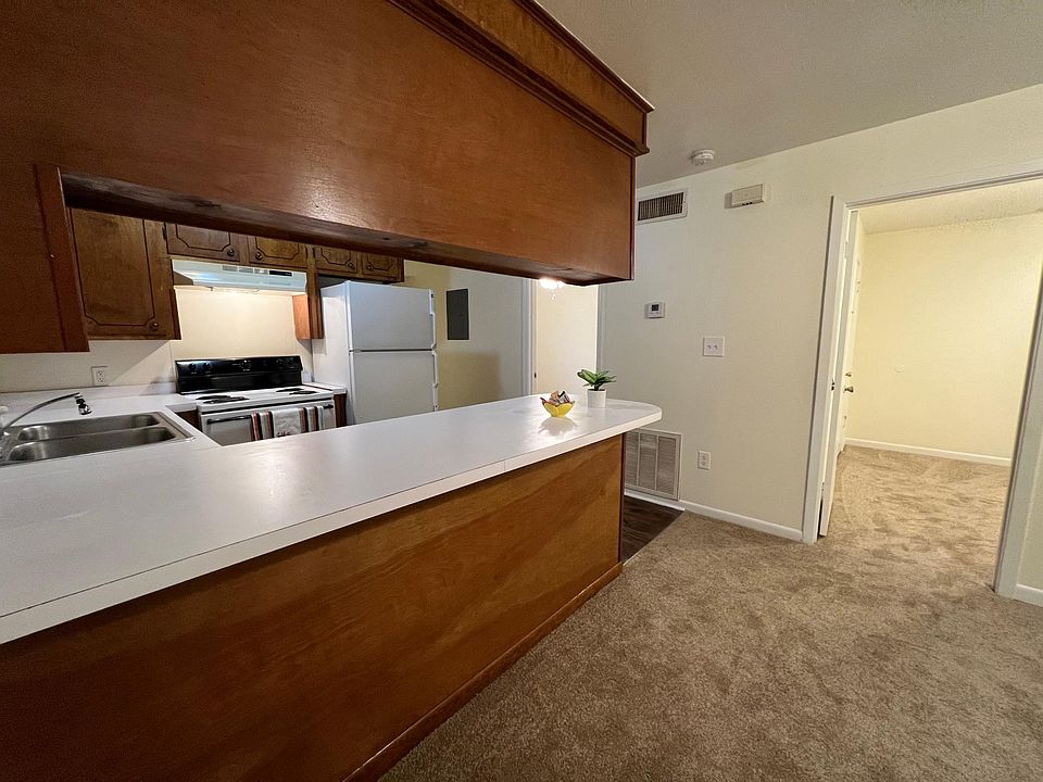 2nd image of 601 N 31st Ave #18